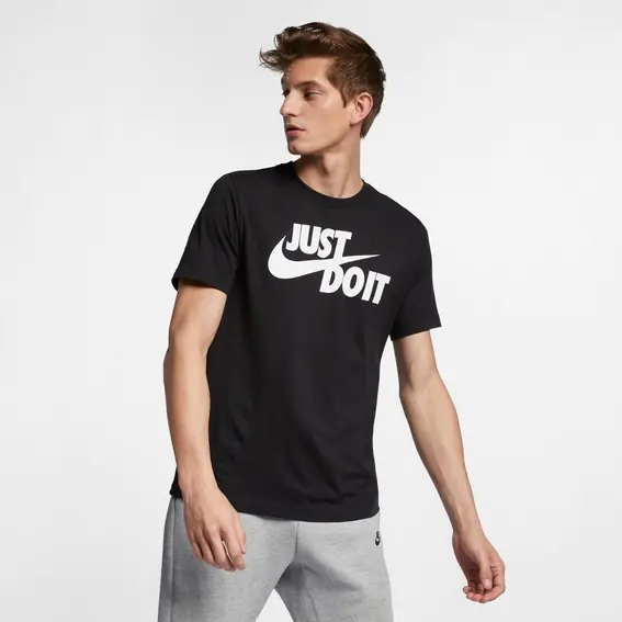 Футболка чоловіча Nike M Nsw Tee Just Do It Swoosh (AR5006-011) фото 1 — інтернет-магазин Tapok