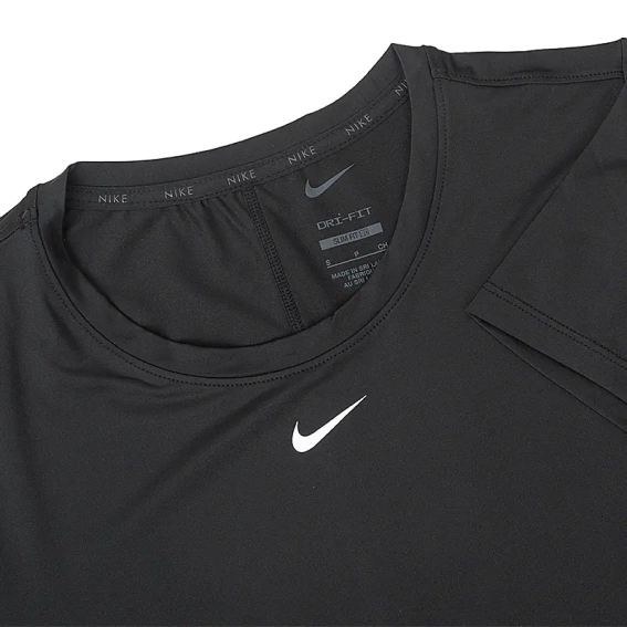 Футболка Nike W NK ONE DF SS SLIM TOP DD0626-010 фото 3 — інтернет-магазин Tapok