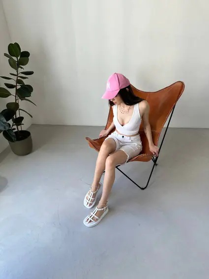 Босоножки женские кожаные белого цвета фото 10 — интернет-магазин Tapok