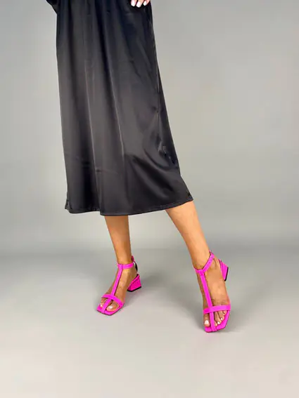 Босоножки женские кожаные цвета фуксии на каблуке фото 2 — интернет-магазин Tapok