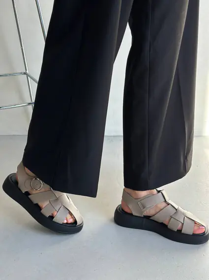 Сандалии женские кожаные бежевого цвета фото 4 — интернет-магазин Tapok