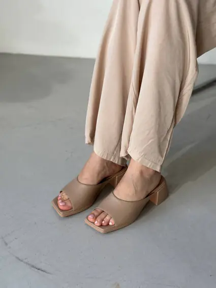 Сабо женские кожаные бежевого цвета фото 1 — интернет-магазин Tapok