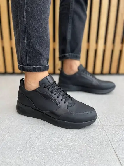 Кросівки чоловічі шкіряні чорні матові на чорній підошві фото 1 — інтернет-магазин Tapok