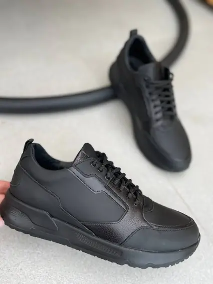 Кросівки чоловічі шкіряні чорні матові на чорній підошві фото 10 — інтернет-магазин Tapok
