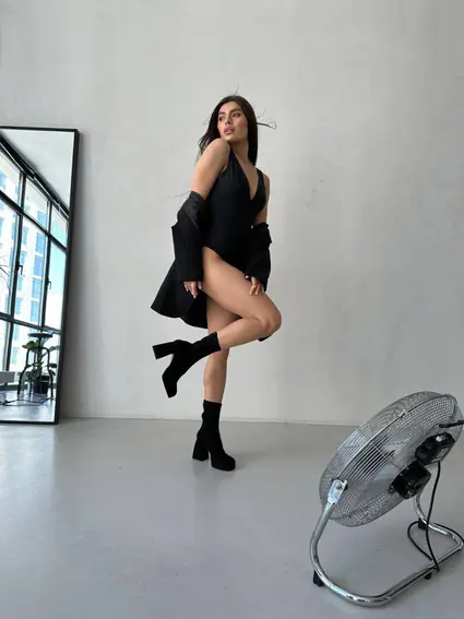 Ботинки женские из высококачественного велюра и стрейча черного цвета на каблуке демисезонные фото 6 — интернет-магазин Tapok