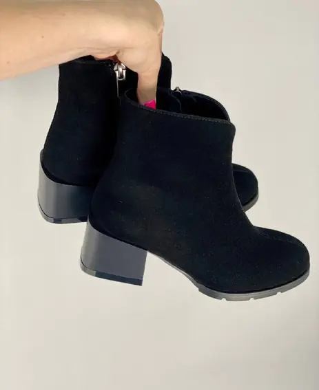 Ботинки женские замшевые черные на небольшом каблуке демисезонные фото 9 — интернет-магазин Tapok