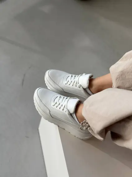 Кросівки жіночі шкіряні білі на білій підошві фото 4 — інтернет-магазин Tapok