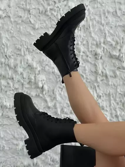 Ботинки женские кожаные черные демисезонные фото 17 — интернет-магазин Tapok