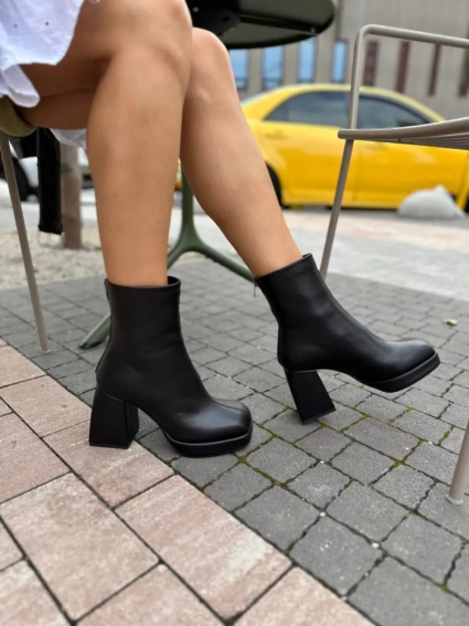 Ботильоны женские кожаные черные на каблуке демисезонные фото 18 — интернет-магазин Tapok