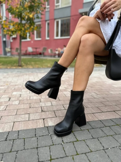 Ботильоны женские кожаные черные на каблуке демисезонные фото 20 — интернет-магазин Tapok