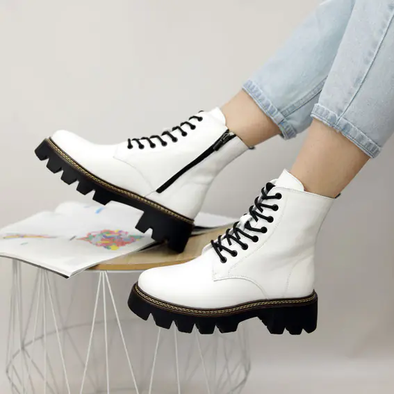 Ботинки Rispetto 584241 Белые черные фото 1 — интернет-магазин Tapok