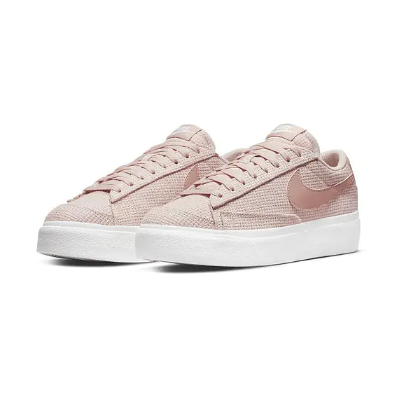 Жіночі кросівки NIKE W BLAZER LOW PLATFORM ESS DN0744-600 фото 2 — інтернет-магазин Tapok