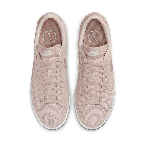 Жіночі кросівки NIKE W BLAZER LOW PLATFORM ESS DN0744-600 фото 3 — інтернет-магазин Tapok