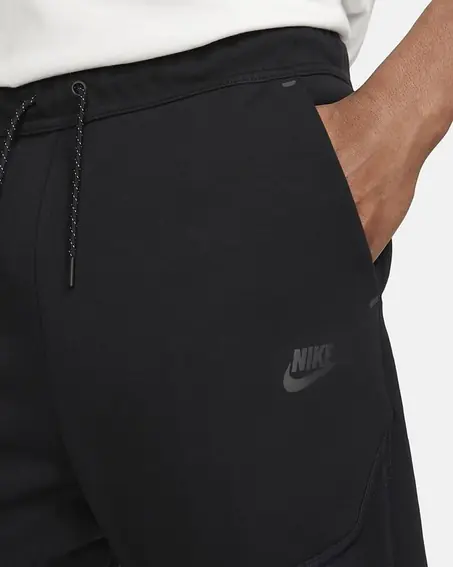 Брюки мужские Nike Sportswear Tech Fleece Men S Joggers (DR6171-010) фото 3 — интернет-магазин Tapok