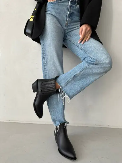 Ботинки казаки женские кожаные черные на каблуке демисезонные фото 4 — интернет-магазин Tapok