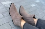 Ботинки казаки женские замшевые цвета капучино на каблуке демисезонные Фото 17