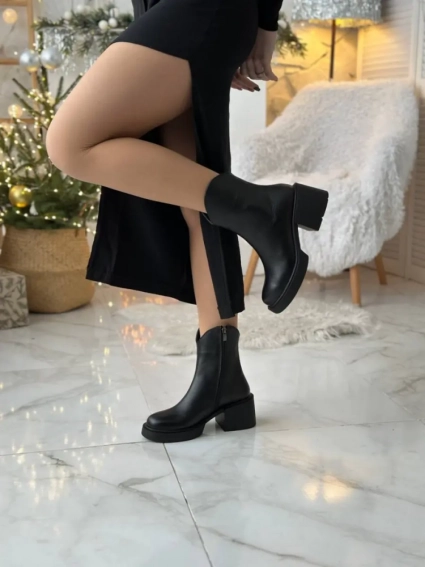Черевики жіночі шкіряні чорні на чорній підошві зимові фото 17 — інтернет-магазин Tapok
