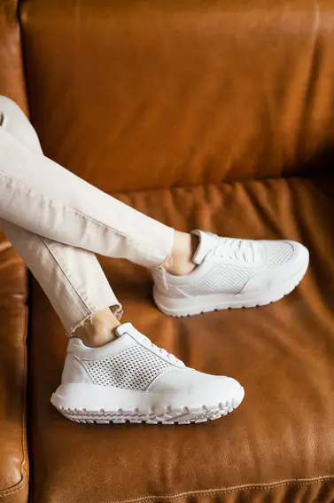 Жіночі кросівки шкіряні літні білі Yuves 3011 Перфорація фото 2 — інтернет-магазин Tapok