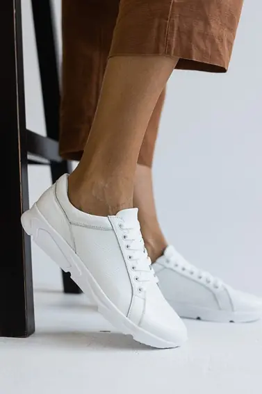 Жіночі кросівки шкіряні весняно-осінні білі Milord 1212 vogue фото 1 — інтернет-магазин Tapok