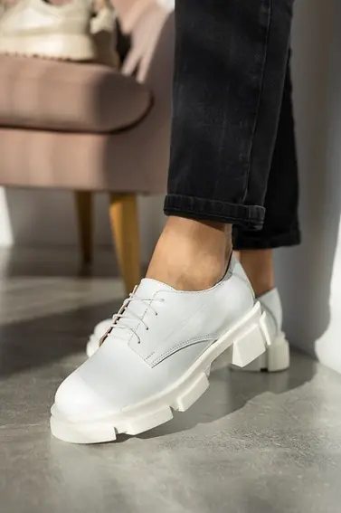 Жіночі туфлі шкіряні весняно-осінні білі Yuves 155 Original фото 1 — інтернет-магазин Tapok