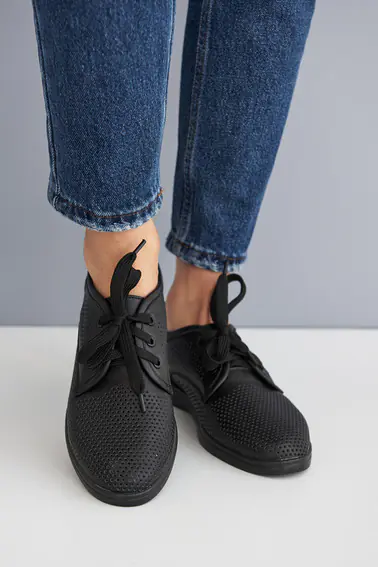 Женские туфли кожаные летние черные Ydg 21257/1 перфорация на шнурках фото 2 — интернет-магазин Tapok