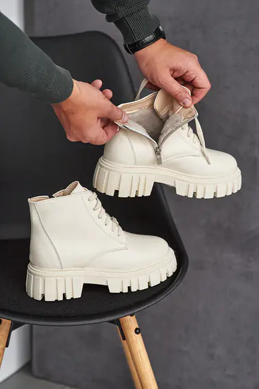 Женские ботинки кожаные зимние молочные Yuves 21153 фото 2 — интернет-магазин Tapok