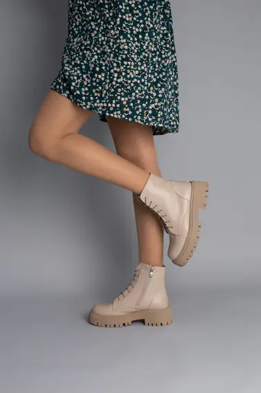 Ботинки женские кожаные цвета латте низкий ход зимние фото 3 — интернет-магазин Tapok