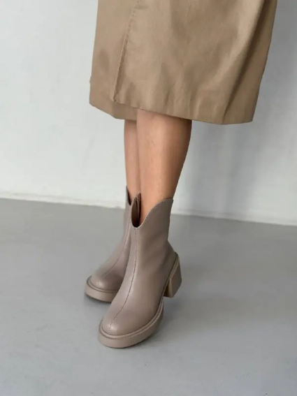 Ботинки женские кожаные бежевого цвета на каблуке зимние фото 19 — интернет-магазин Tapok
