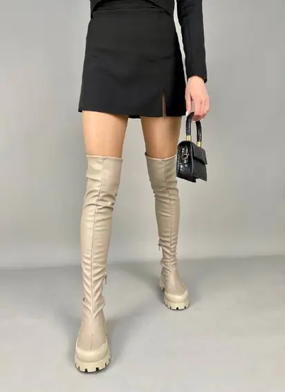 Чоботи жіночі стрейч шкіра бежевого кольору на низькому ходу зимові фото 3 — інтернет-магазин Tapok