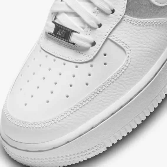 Кросівки жіночі Nike Air Force 1 '07 Women's Shoe (DD8959-104) фото 4 — інтернет-магазин Tapok