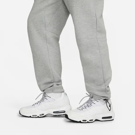 Брюки чоловічі Nike Sportswear Tech Fleece (DQ4312-063) фото 2 — інтернет-магазин Tapok