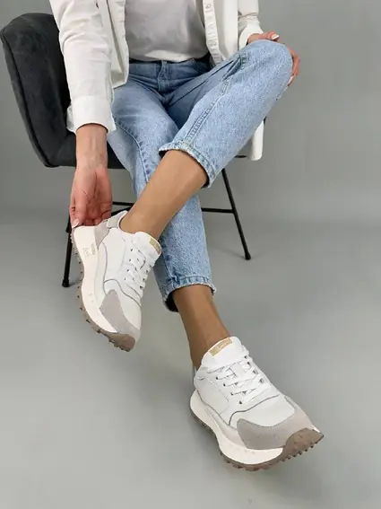Кроссовки женские кожаные белые с вставками серой замши фото 6 — интернет-магазин Tapok