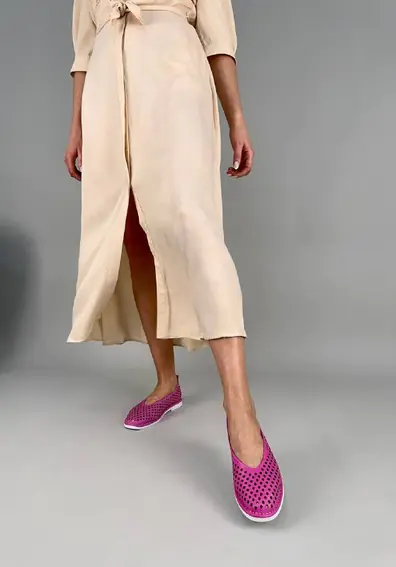 Балетки женские кожаные цвета фуксии с перфорацией фото 4 — интернет-магазин Tapok