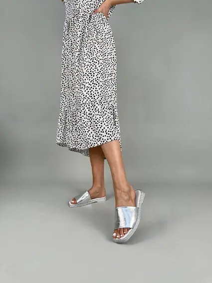 Шльопанці жіночі шкіряні срібного кольору фото 3 — інтернет-магазин Tapok