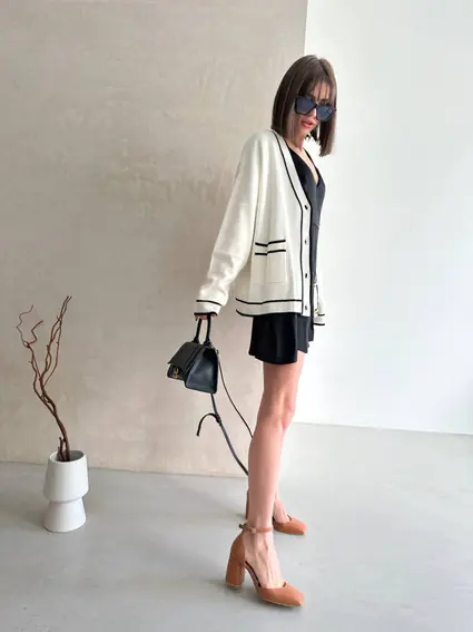 Босоніжки жіночі шкіряні карамельного кольору із закритими п&#39;ятою та носком фото 5 — інтернет-магазин Tapok