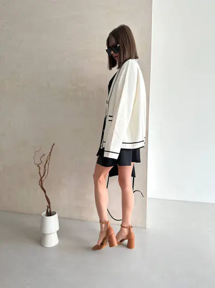 Босоніжки жіночі шкіряні карамельного кольору із закритими п&#39;ятою та носком фото 8 — інтернет-магазин Tapok