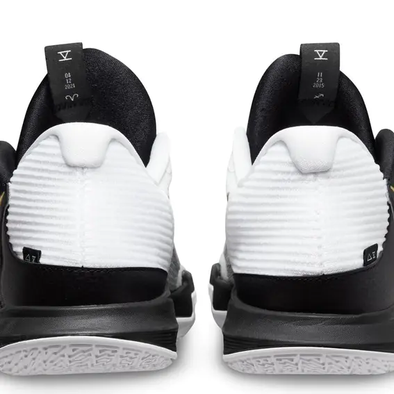 Кросівки чоловічі Nike Kyrie Low 5 (DJ6012-101) фото 2 — інтернет-магазин Tapok