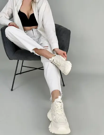 Кросівки жіночі шкіряні молочного кольору із вставками сітки фото 9 — інтернет-магазин Tapok
