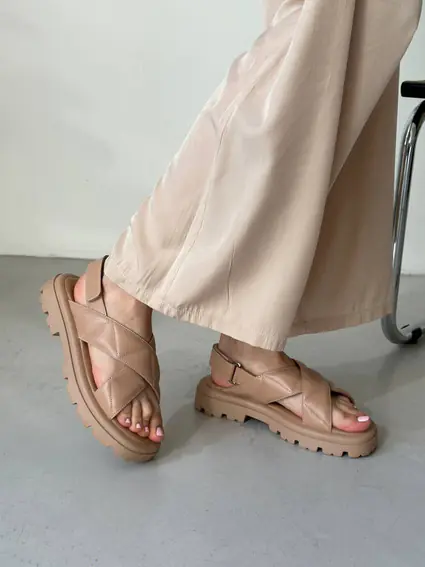 Босоножки женские кожаные бежевого цвета фото 3 — интернет-магазин Tapok
