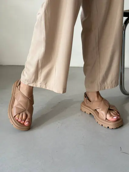 Босоніжки жіночі шкіряні бежевого кольору фото 5 — інтернет-магазин Tapok