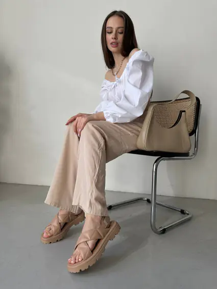 Босоножки женские кожаные бежевого цвета фото 10 — интернет-магазин Tapok