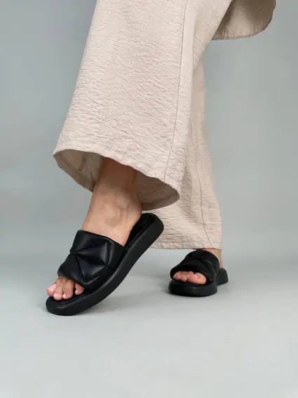 Шлепанцы женские кожаные черного цвета фото 1 — интернет-магазин Tapok