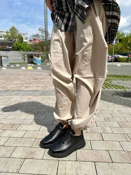 Кросівки жіночі шкіряні чорні з перфорацією фото 7 — інтернет-магазин Tapok