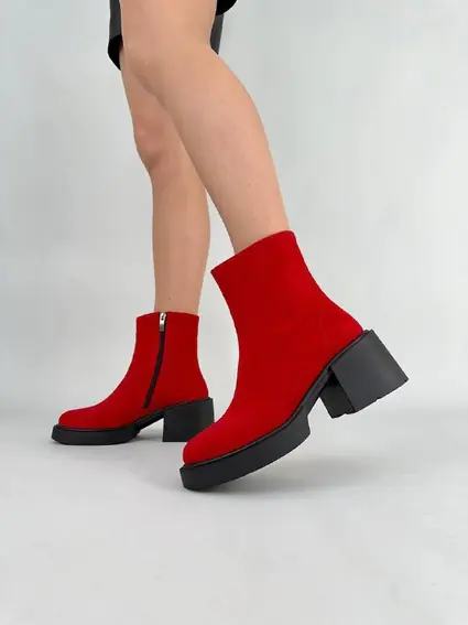 Ботинки женские замшевые красные на каблуках демисезонные фото 2 — интернет-магазин Tapok