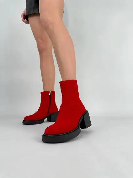 Ботинки женские замшевые красные на каблуках демисезонные фото 4 — интернет-магазин Tapok