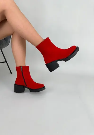 Ботинки женские замшевые красные на каблуках демисезонные фото 7 — интернет-магазин Tapok