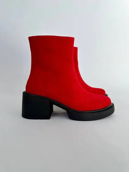 Ботинки женские замшевые красные на каблуках демисезонные фото 10 — интернет-магазин Tapok