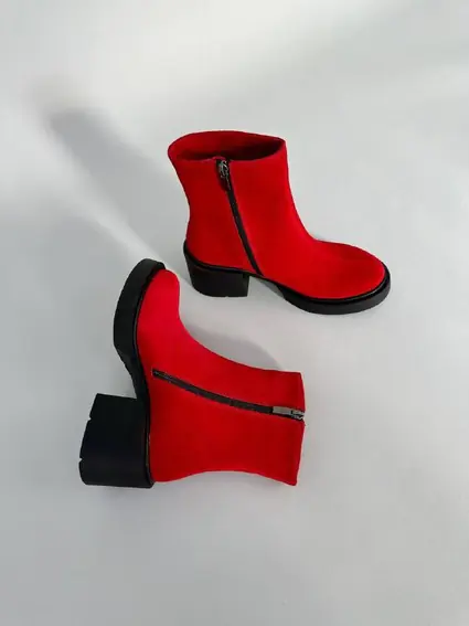 Ботинки женские замшевые красные на каблуках демисезонные фото 12 — интернет-магазин Tapok