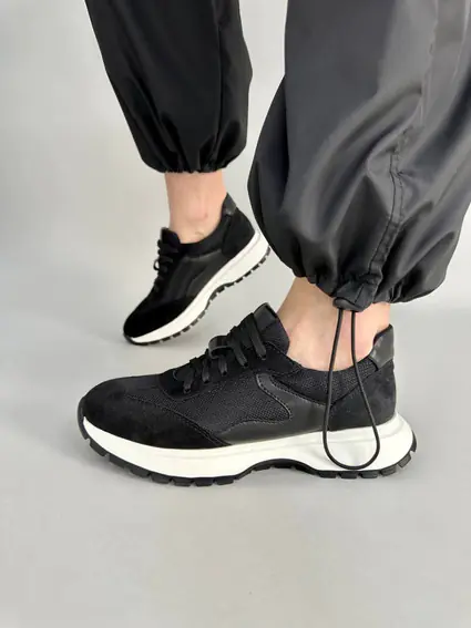 Кросівки жіночі замшеві чорні із вставками шкіри та сітки фото 1 — інтернет-магазин Tapok