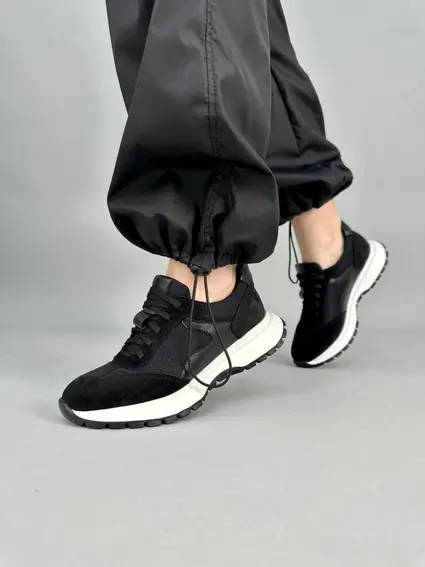 Кросівки жіночі замшеві чорні із вставками шкіри та сітки фото 2 — інтернет-магазин Tapok